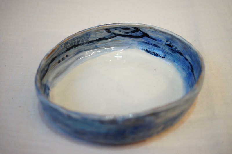 手捏粉引小碟  藍染 13cm  醬料碟 向付 點心盤 飾物盤 圓皿 - 盤子/餐盤 - 陶 藍色