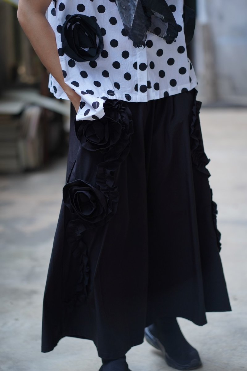 Black Flower Skirt_Deckmethailand - กระโปรง - ผ้าฝ้าย/ผ้าลินิน 