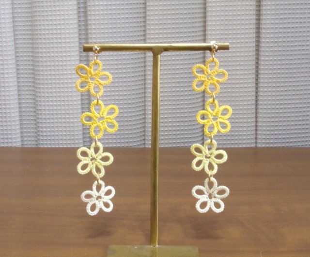 【受注製作】タティングレースの連なるお花ピアス〈春〉        