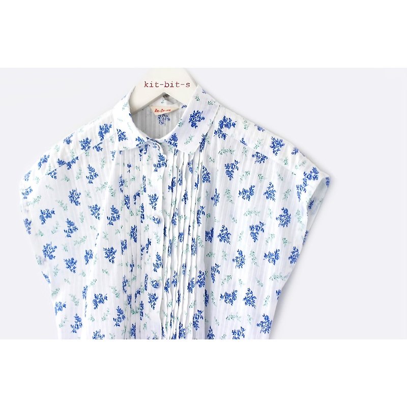 Button-strap shirt White with blue floral pattern - 恤衫 - 棉．麻 藍色