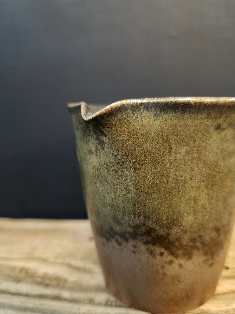 Wood-fired pottery tea sea/fair cup/even cup - ถ้วย - ดินเผา สีดำ