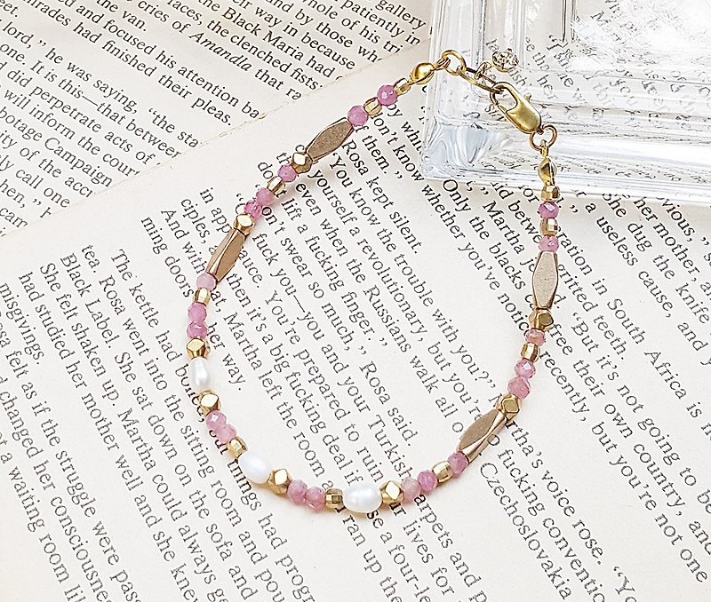 Peerless series - keep love fresh water pearls x Pink Tourmaline Bronze bracelet custom detail female models - Bracelets - Pearl Pink