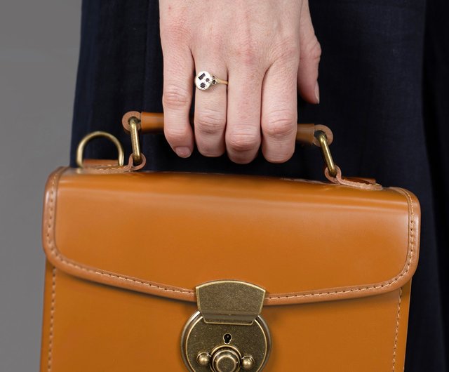 MANJU 英国牛革レトロサイドショルダーバッグ/サイドショルダー