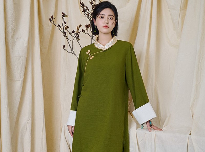 [Bishan] Neo-Chinese Retro Tibetan-Style Modified Qipao with Tassels - ชุดเดรส - วัสดุอื่นๆ หลากหลายสี