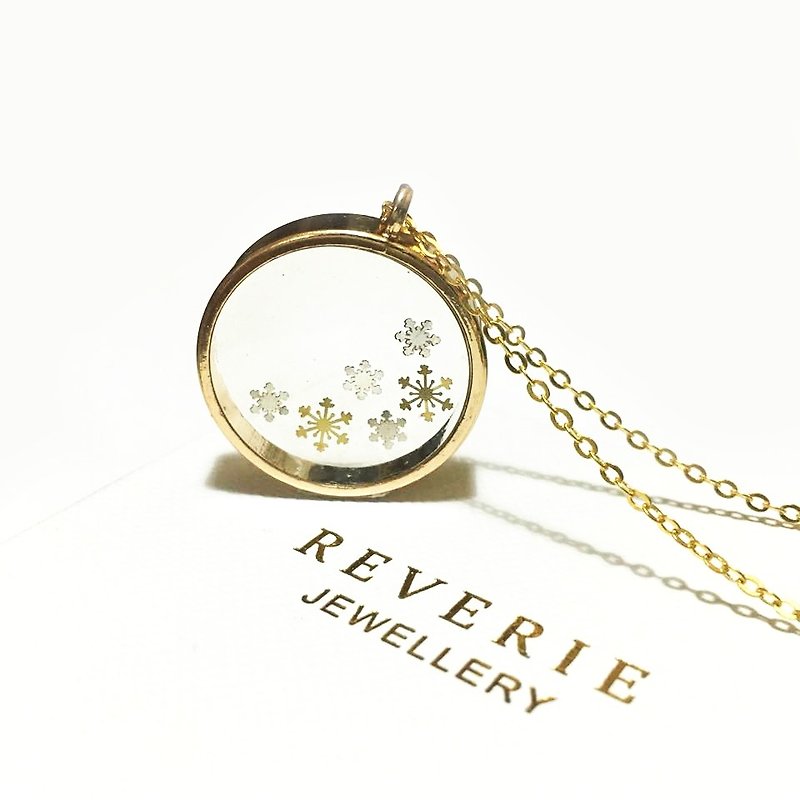 Winter Reverie Limited: snowflake crystal ball necklace - สร้อยคอ - โลหะ สีทอง