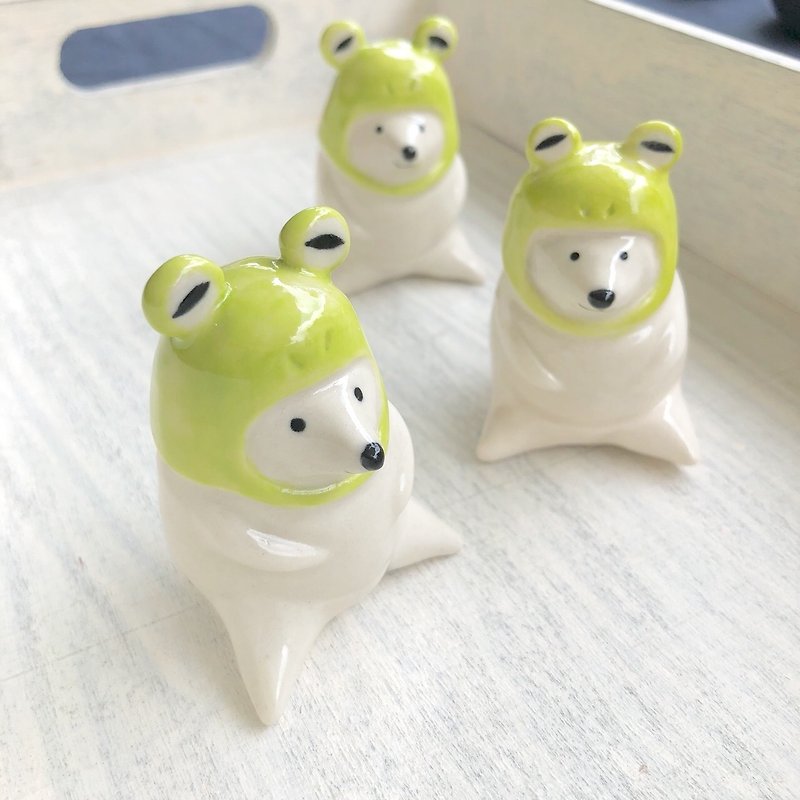 Frog headgear polar bear pottery ornament - Items for Display - Pottery White