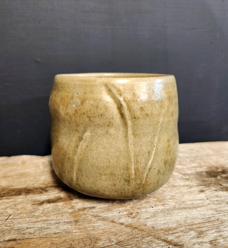 灰釉青瓷茶碗 / 掌盅 / 手捧碗 - 茶壺/茶杯/茶具 - 陶 黑色