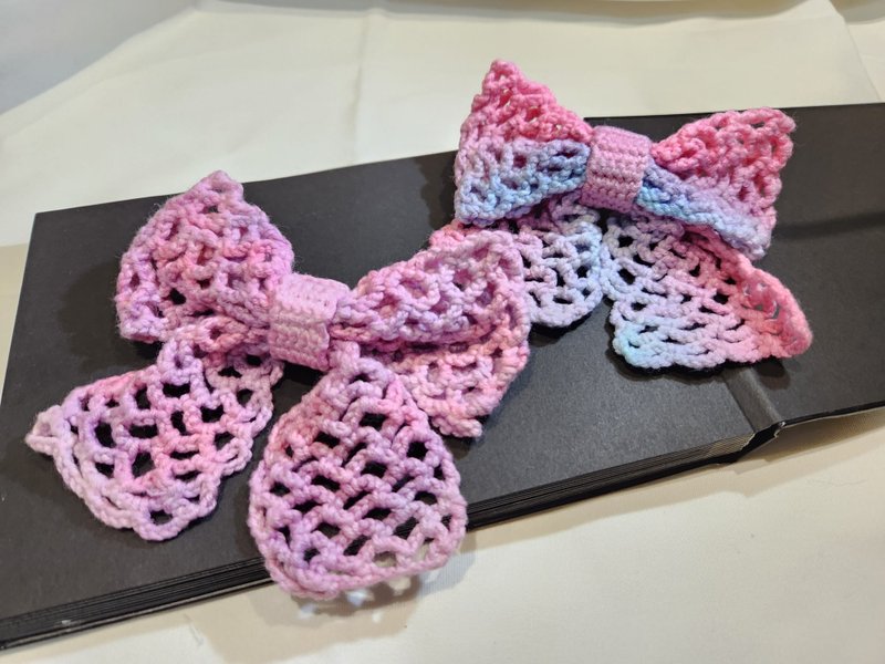 Pink Tie Dye Bow Hair Clip - เครื่องประดับผม - ผ้าฝ้าย/ผ้าลินิน สึชมพู