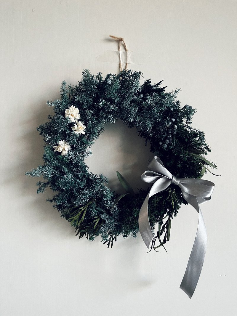 Natural green wreath, wildflower-style, staying seasona - Items for Display - Plants & Flowers Green