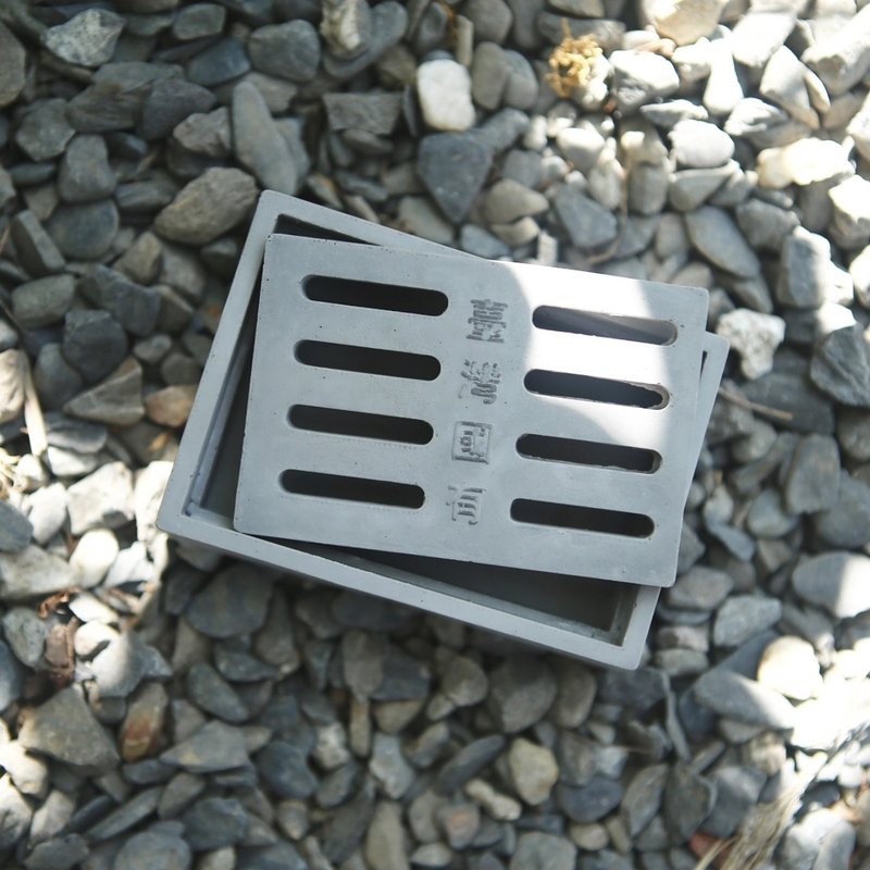 Taiwan Manhole- 臺灣水溝蓋多功能吸水石 - 香氛/精油/擴香 - 其他材質 灰色
