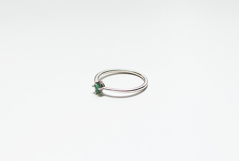 Natural stone series - Emerald Small silver ring - แหวนทั่วไป - โลหะ สีเขียว