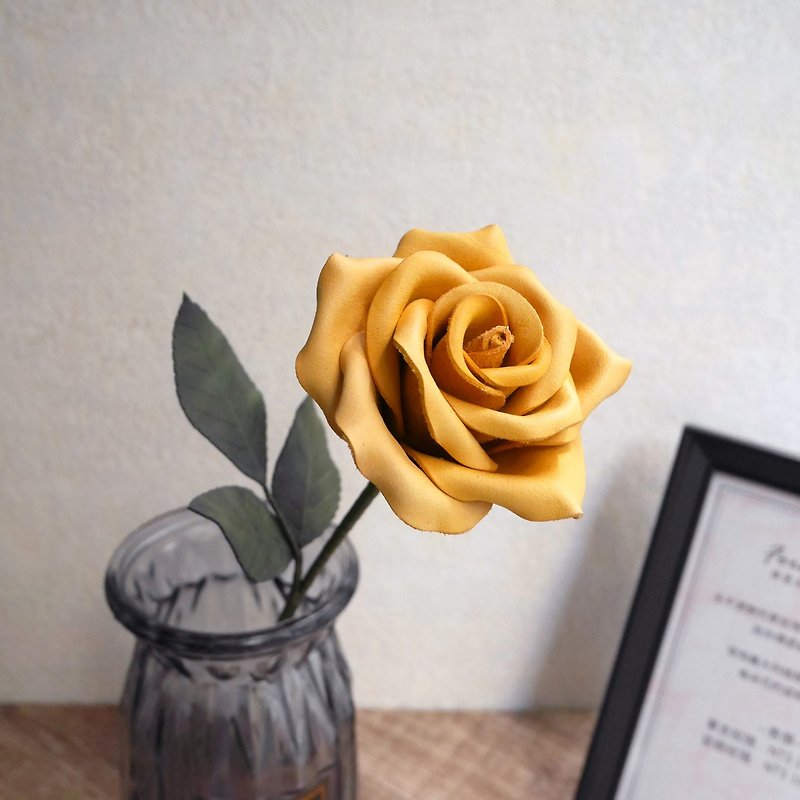 Love That Never Fades~Leather Rose-Yellow - ตกแต่งต้นไม้ - หนังแท้ สีเหลือง