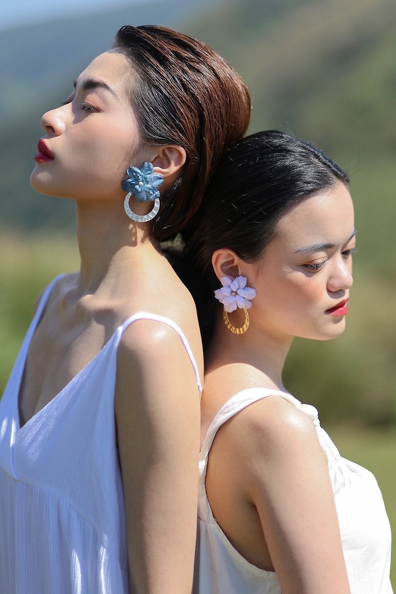 Mainline 05 hand-dyed flower earrings lake green - Earrings & Clip-ons - Silk Green