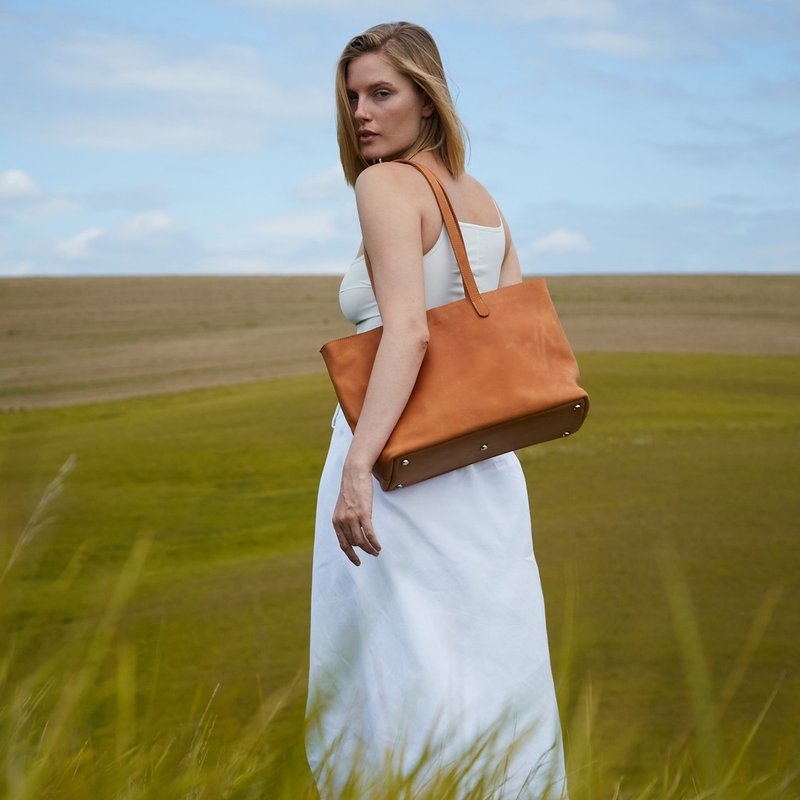 Spacious women's shopper bag with a laptop compartment made from vintage leather - Handbags & Totes - Genuine Leather Brown