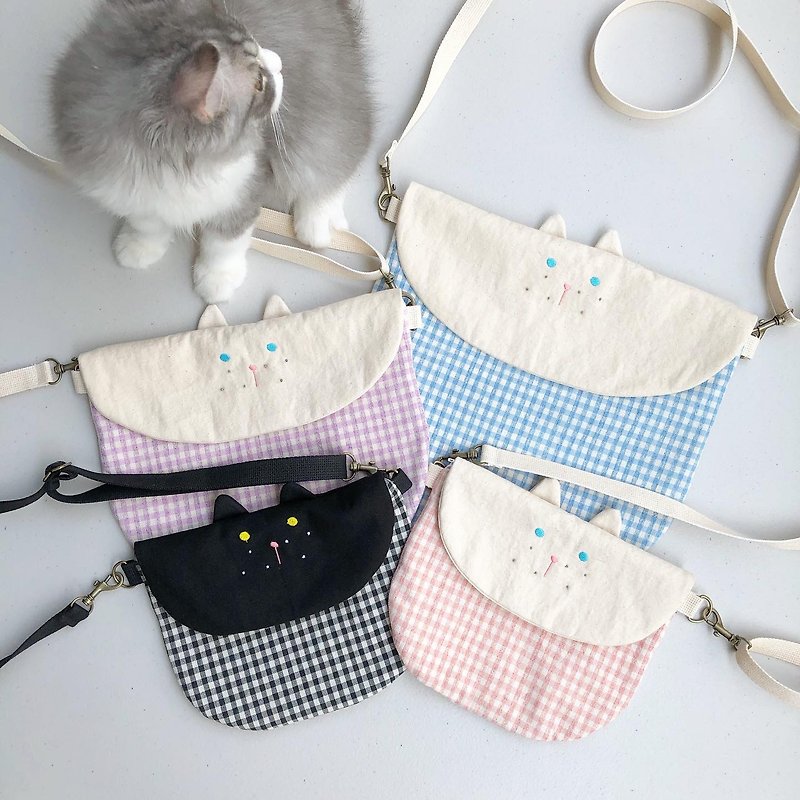 Checkered cat series. multi-colored. crossbody bag. embroidery. Embroidery. - กระเป๋าแมสเซนเจอร์ - วัสดุอื่นๆ หลากหลายสี