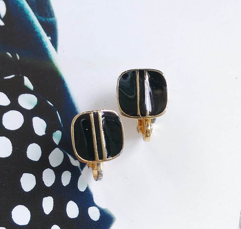【西洋古董飾品 】黑色調  小巧  小方 幾何 可愛 夾式耳環 - ต่างหู - วัสดุอื่นๆ สีทอง