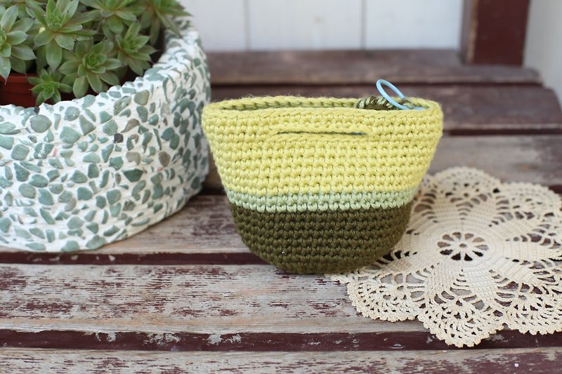 [Good Day] handmade fresh grass picnic basket small purse / coin purse / gift - กระเป๋าใส่เหรียญ - วัสดุอื่นๆ สีเขียว