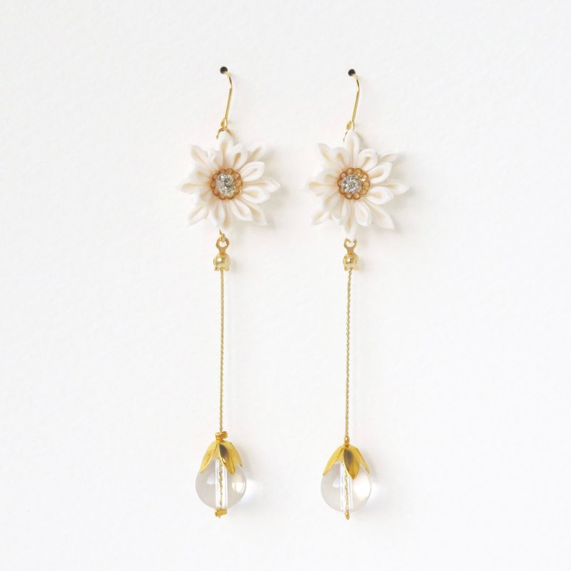 絲．絹 耳環/耳夾 白色 - Swaying gazania and crystal pierced Clip-On(elegant chain) / kimono upcycle accessories