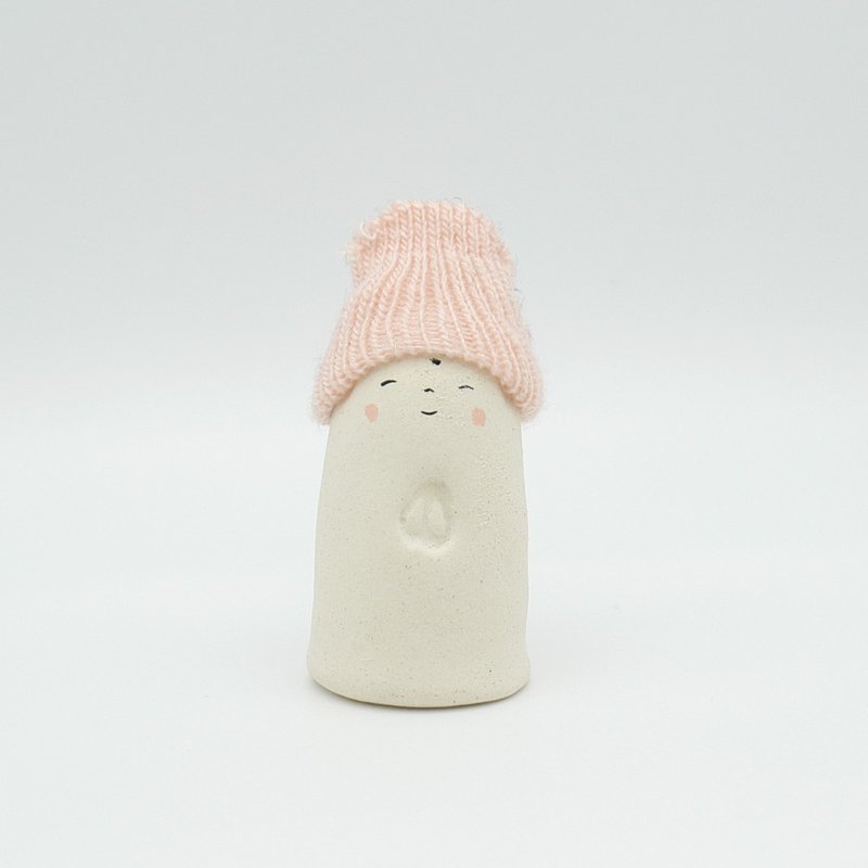 手作り陶人形　ニット帽をかぶったお地蔵さん　Sサイズ - 擺飾/家飾品 - 陶 卡其色