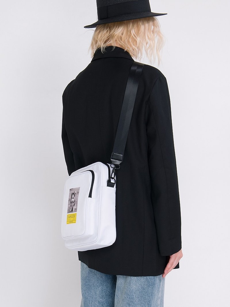 Kiitoslife heat transfer printing square crossbody bag - Shiqi Dangerous White - กระเป๋าแมสเซนเจอร์ - ไนลอน ขาว