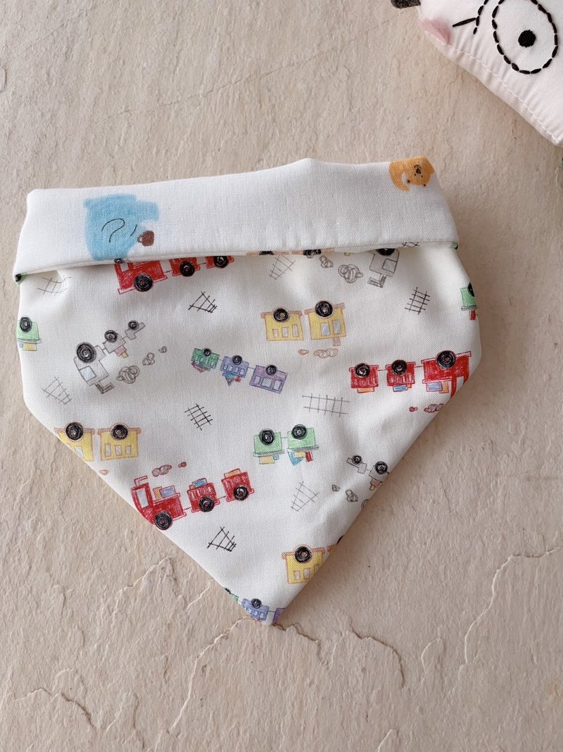粉臘筆小火車。純棉三角造型圍兜/可雙面用 - 圍兜/口水巾 - 棉．麻 多色
