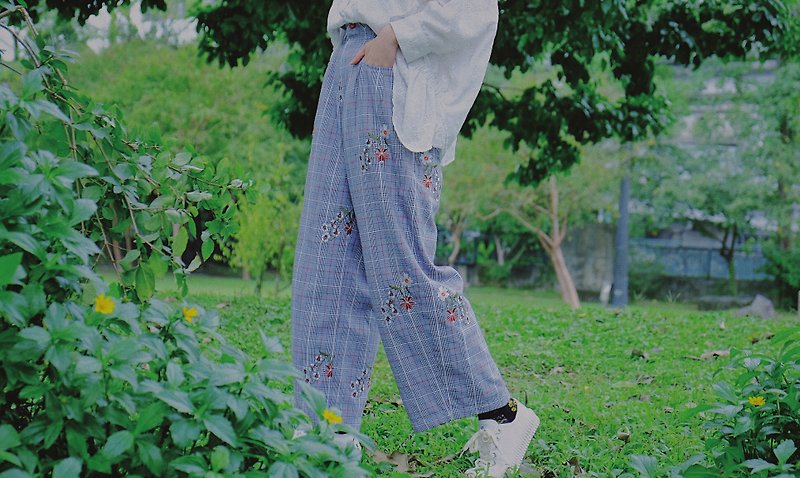 Houndstooth Embroidered Flower Pants Wide Pants - กางเกงขายาว - ผ้าฝ้าย/ผ้าลินิน สีเทา