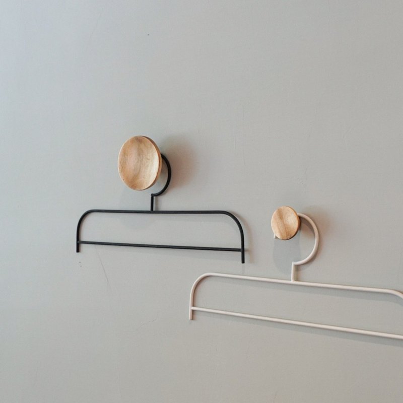 【Hübsch】－388013 Acacia wood round hook set solid wood hook coat rack New Year gift - ตะขอที่แขวน - ไม้ สีกากี