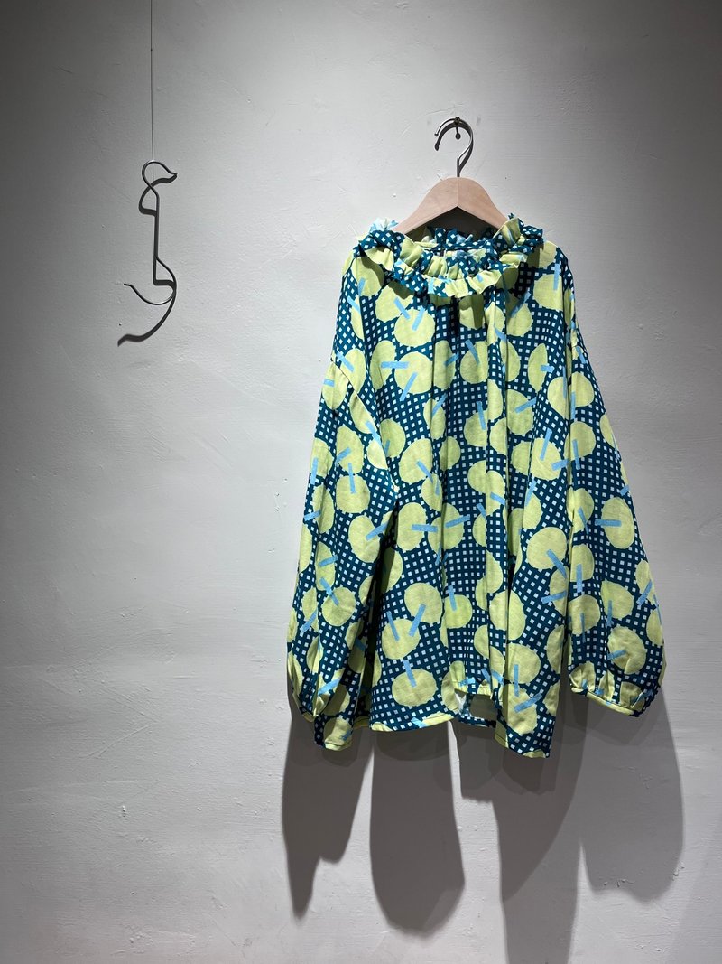 秋風颯颯_花領薄長袖_yellow orange - 女上衣/長袖上衣 - 棉．麻 