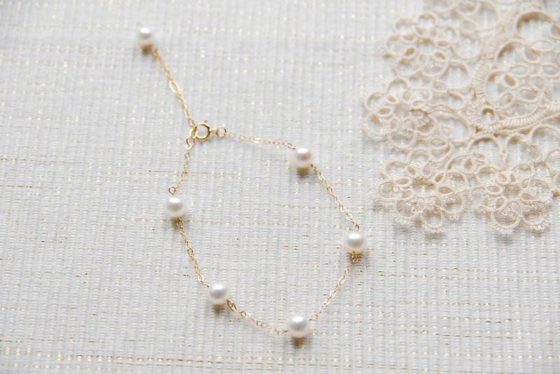 NEW Semi-round white pearl bracelet 14kgf - สร้อยข้อมือ - ไข่มุก ขาว