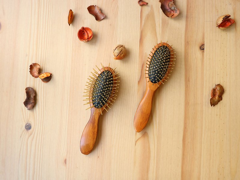 Golden comb small round embossed pear | short needle / long needle | - แชมพู - ไม้ สีนำ้ตาล