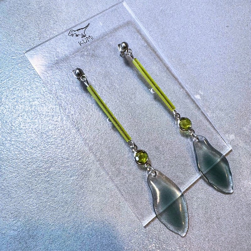 Green glass tube earrings - ต่างหู - วัสดุอื่นๆ สีเขียว