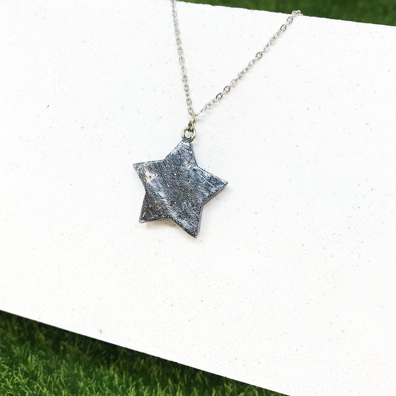【Snow Night】-Five Star Necklace - Necklaces - Pottery Gray