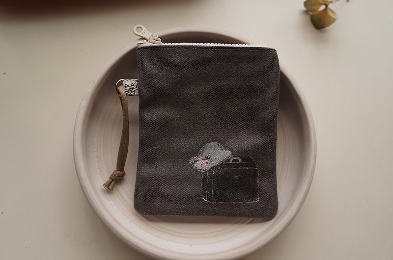 手繪中世紀少女的旅行小物包/零錢鑰匙包 - 散紙包 - 棉．麻 灰色