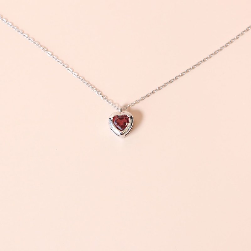Heart Crimson Stone Silver Heart Choker Short Necklace - สร้อยคอ - คริสตัล สีแดง