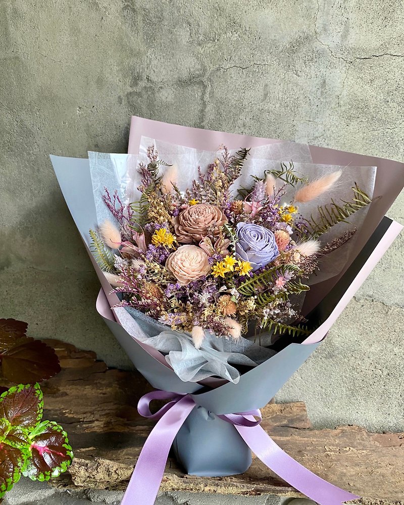 Patti Florist Purple Natural Dry Bouquet - ช่อดอกไม้แห้ง - พืช/ดอกไม้ สีม่วง