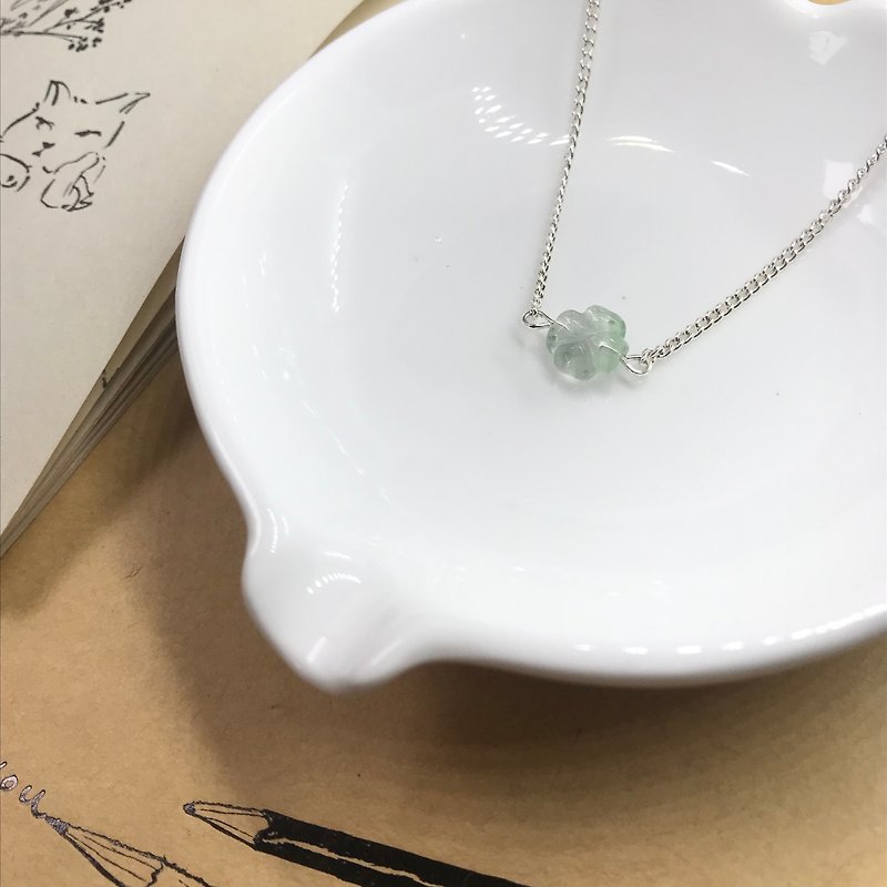 Uesugi flowers custom gift / Lake Green Clover Stone simple bracelet - สร้อยข้อมือ - เครื่องเพชรพลอย สีเขียว