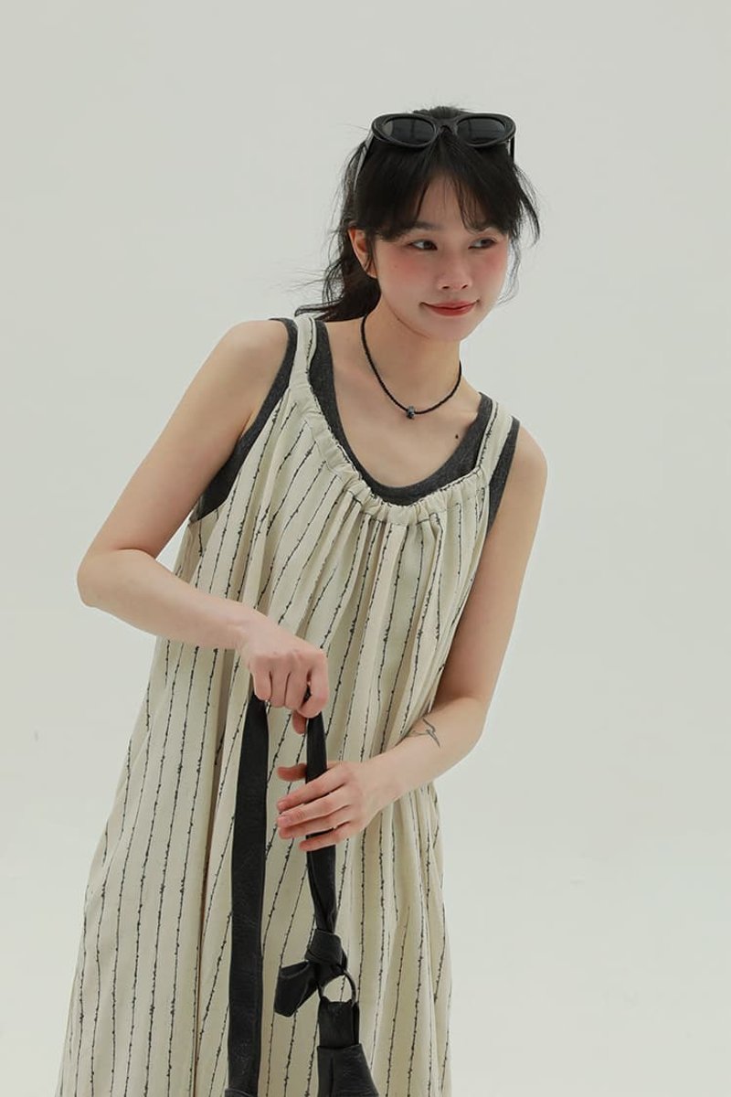 杏色 街角遊記掛脖條紋洋裝 慵懶風連身裙 亞麻休閒簡約寬鬆長裙 - 洋裝/連身裙 - 棉．麻 白色