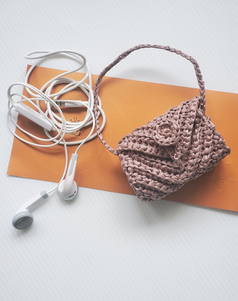 手工勾針編織藕色耳機保護袋迷你手提包多用途時尚實用交換禮物 - 手袋/手提袋 - 棉．麻 卡其色