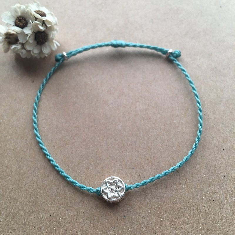 ~ M + bear ~ small round flower / Brazil wax / sterling silver / braided bracelet / 925 silver bracelet / ankle - Bracelets - Other Metals Blue