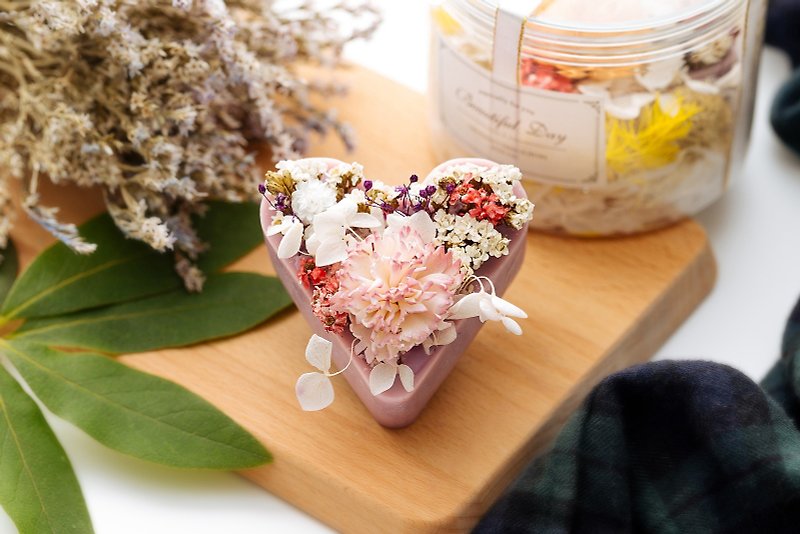 Carnations, dried floral flowers, drops of essential oils / Mother's Day gift / diffused flowers - น้ำหอม - พืช/ดอกไม้ สีม่วง