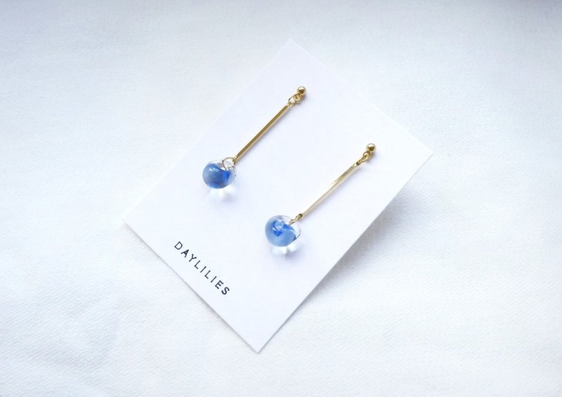 Teardrop beads earrings - True blue - 耳環/耳夾/耳骨夾 - 玻璃 藍色
