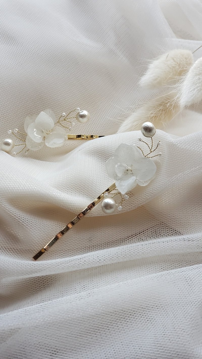 硬膠花癡AGFC 全立體真花製作 婚嫁系白色繡球小髮夾 - 髮夾/髮飾 - 植物．花 白色