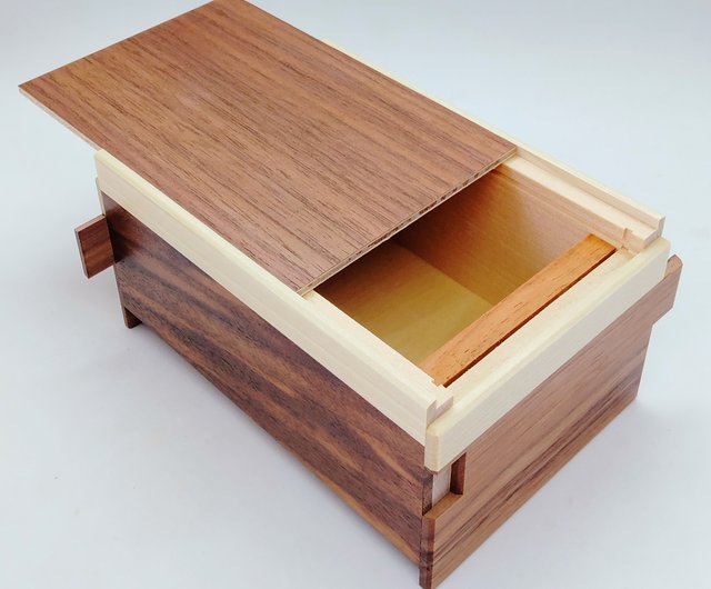 1972年製 木箱付き 14回仕掛け正方形秘密箱 四種の木材 パズル箱 箱根寄木細工
