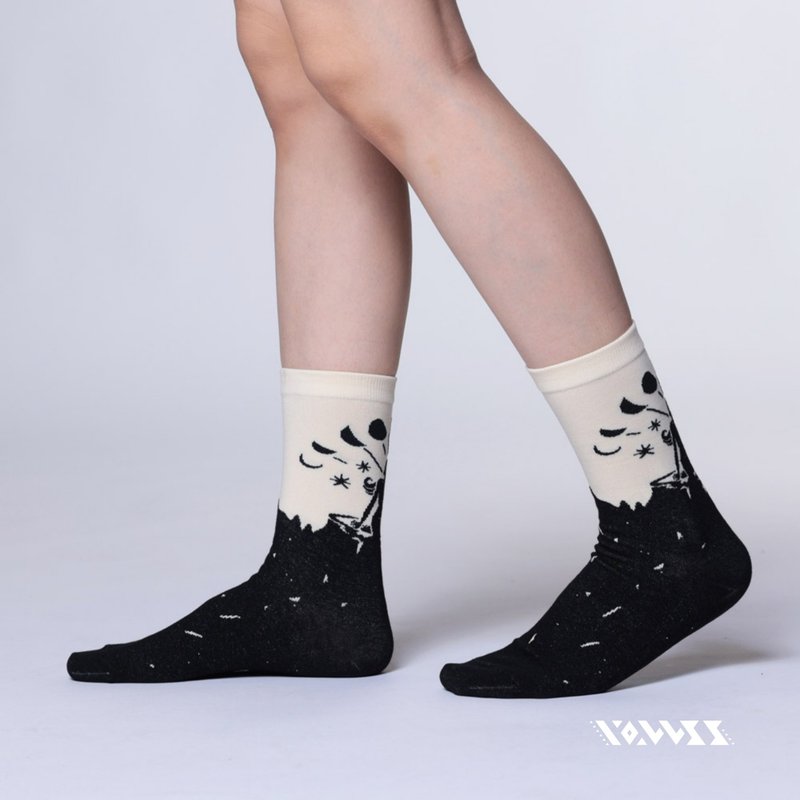 [Gaoping Mountain Foothills] Shenshan Tribe-Moon Goddess Casual Mid-length Socks - ถุงเท้า - ผ้าฝ้าย/ผ้าลินิน สีทอง