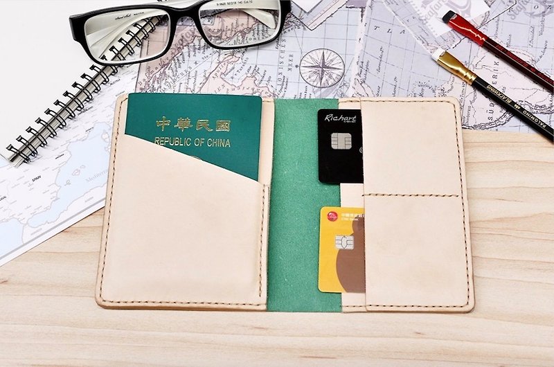 護照套    湖水綠搭原皮色    義大利牛皮   免費客製化刻字 - 護照夾/護照套 - 真皮 綠色