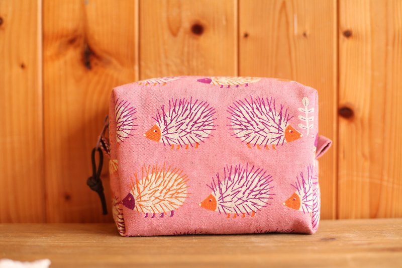 [Good day] hand-made spring cute Hedgehog Universal bag / cosmetic bag / small package - กระเป๋าเครื่องสำอาง - ผ้าฝ้าย/ผ้าลินิน สึชมพู