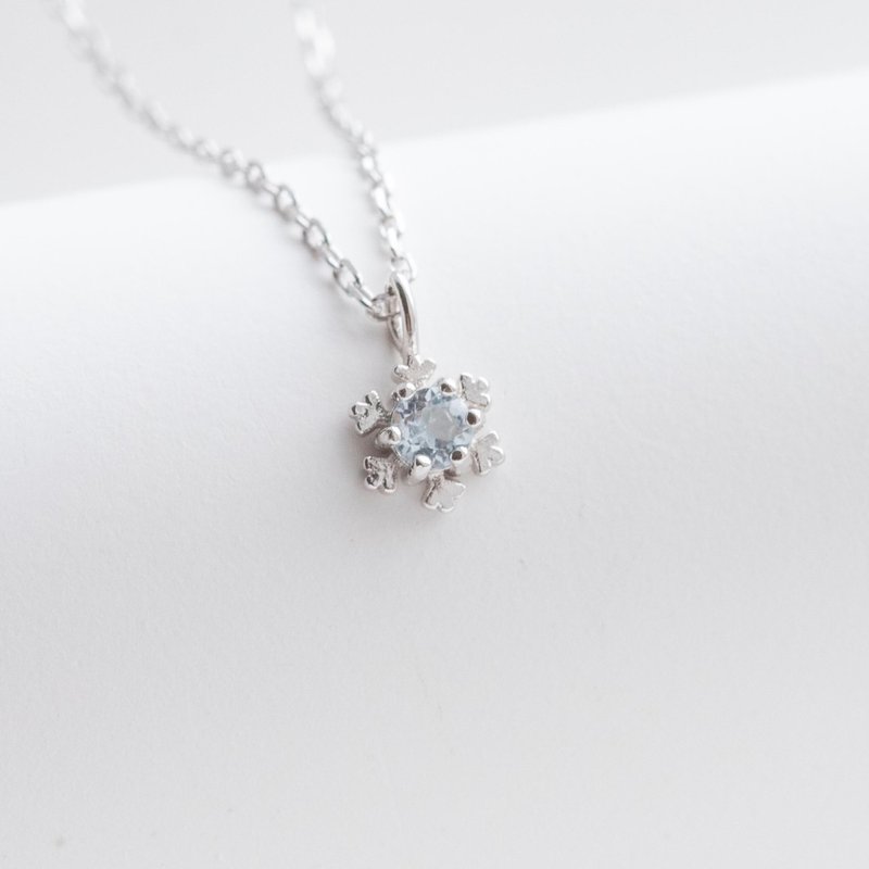 Blue Stone Sterling Silver Snowflake Necklace - สร้อยคอ - เครื่องเพชรพลอย สีเงิน