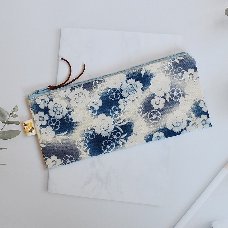 Flat pencil case_gradient cherry blossom - กล่องดินสอ/ถุงดินสอ - ผ้าฝ้าย/ผ้าลินิน สีน้ำเงิน
