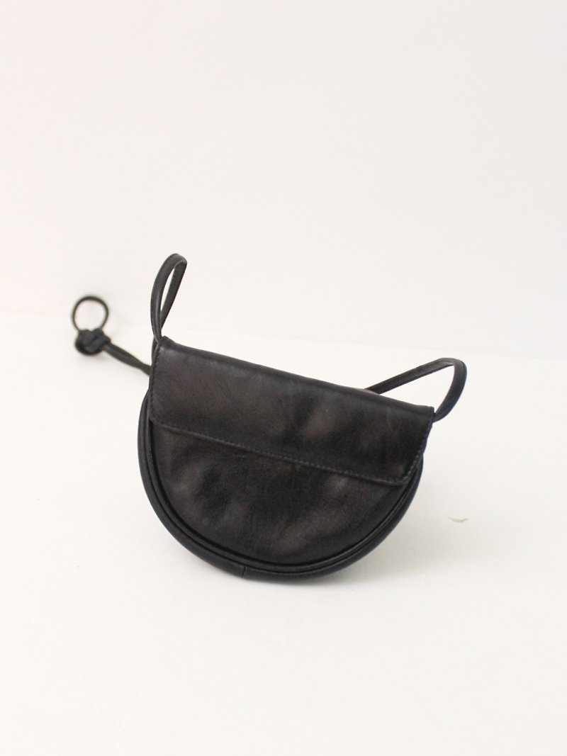 Vintage European 80s Leather Black Outing Side Back Small Wallet Antique Bag Vintage Bag - กระเป๋าแมสเซนเจอร์ - หนังแท้ สีดำ