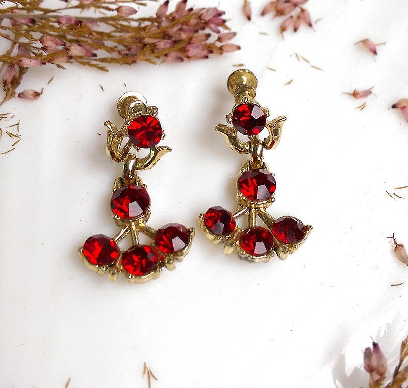 Western antique ornaments. Red Skirt Rhine Stud Earrings - Earrings & Clip-ons - Other Metals Red